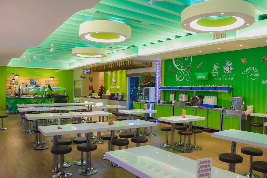 長春素食店室內用餐環境