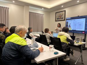 Read more about the article 【數位轉型起手式】群運環保啟動內訓課程，以案例實作帶領團隊強化AI應用力。